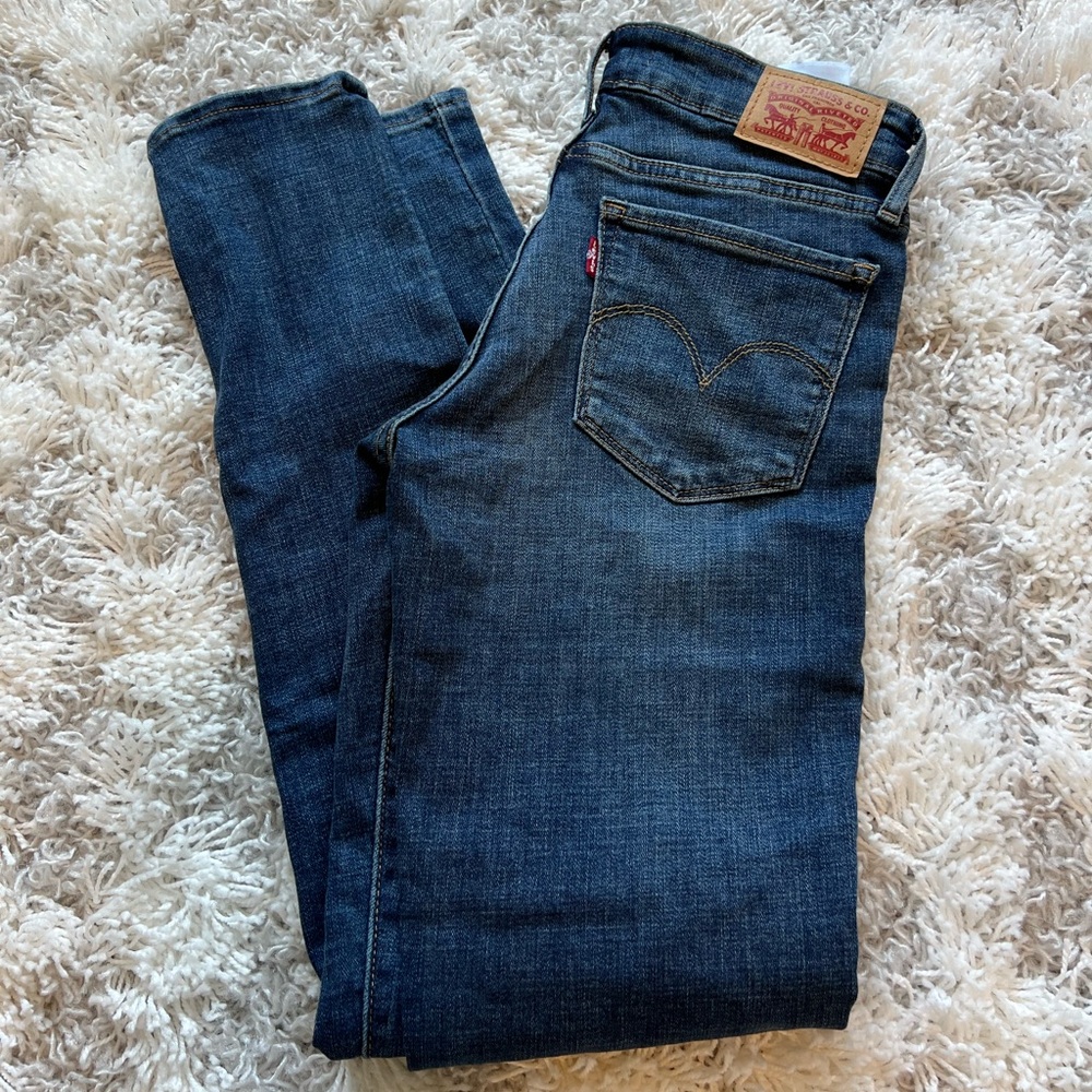 Levi’s 711 Jeans